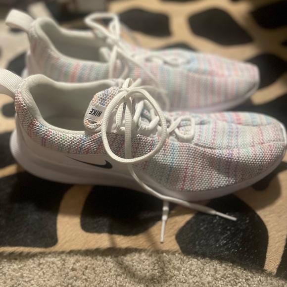 NIKE MULTICOLORED SIZE 7. just like new - Picture 3 of 4